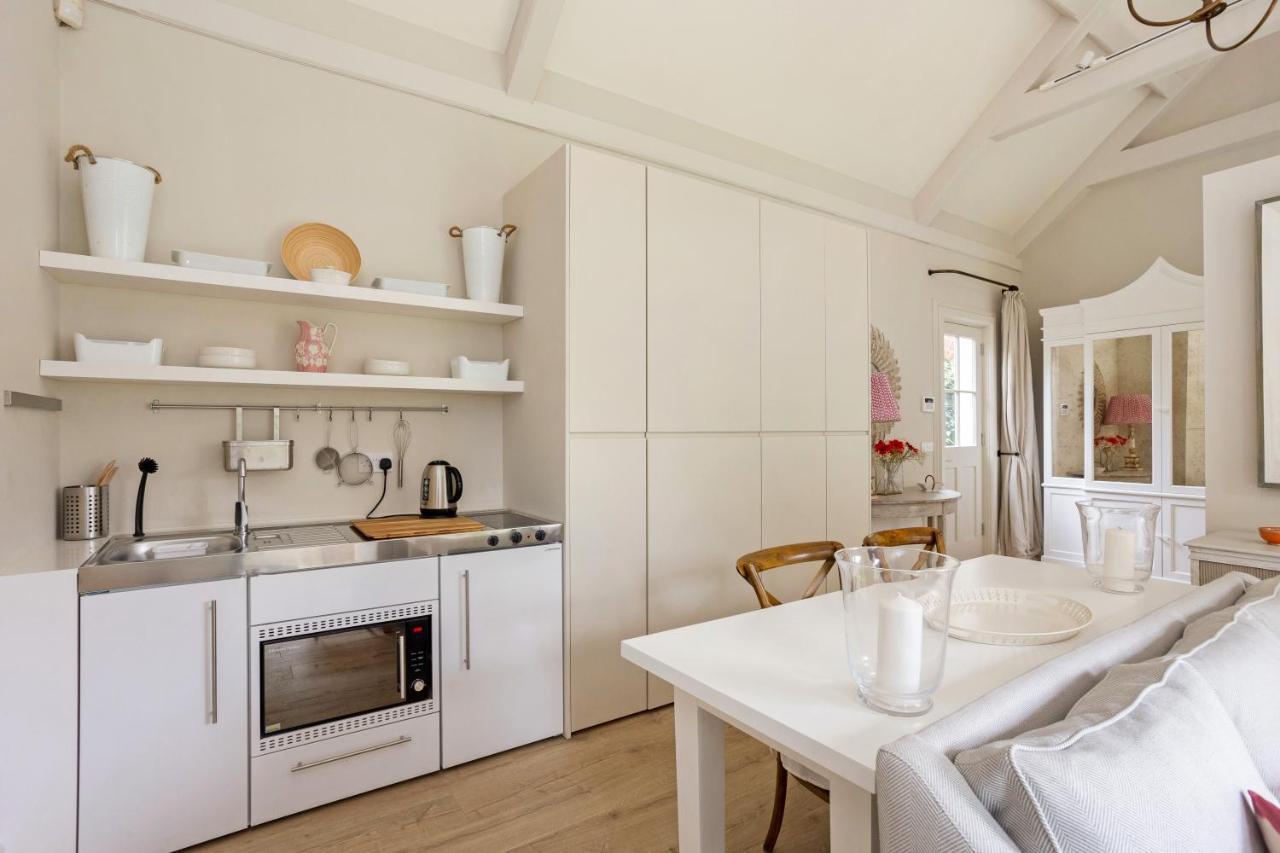 The Annexe - Beautiful Apartment With Garden Close To Heathrow And Windsor ستينس المظهر الخارجي الصورة