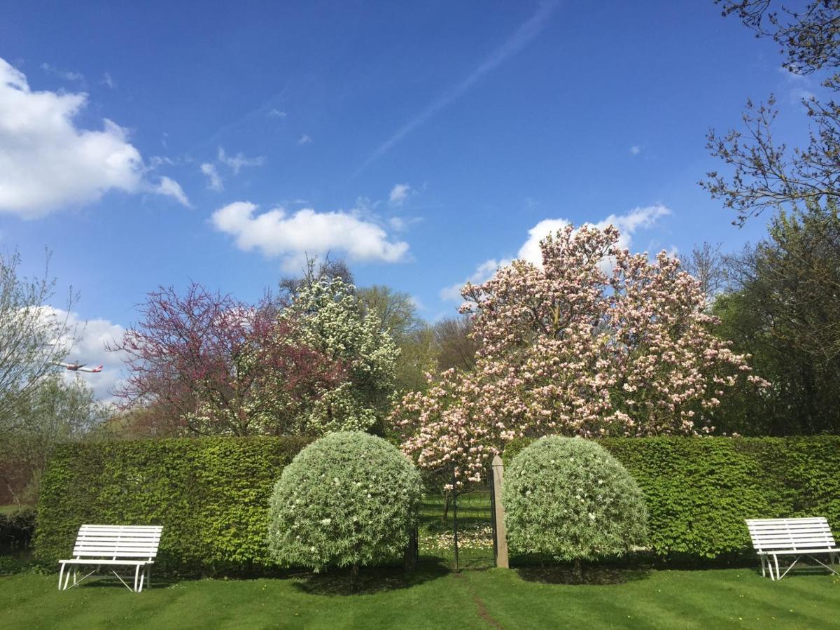 The Annexe - Beautiful Apartment With Garden Close To Heathrow And Windsor ستينس المظهر الخارجي الصورة