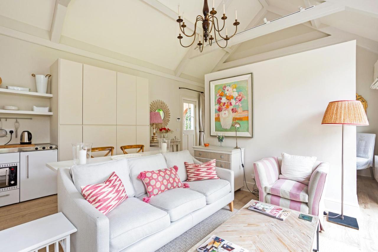 The Annexe - Beautiful Apartment With Garden Close To Heathrow And Windsor ستينس المظهر الخارجي الصورة